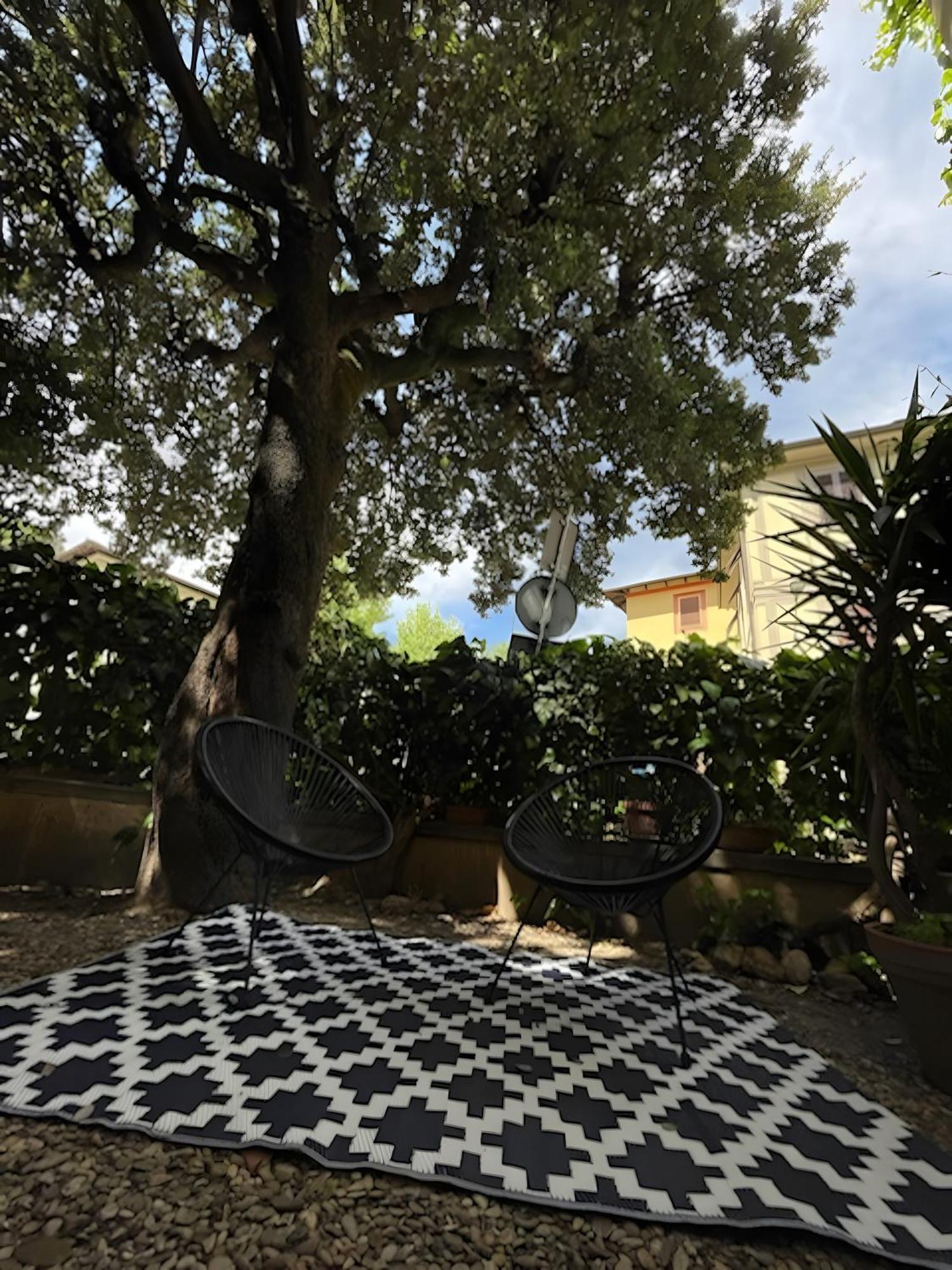 Relax In San Frediano Con Giardino Appartement Florence Buitenkant foto